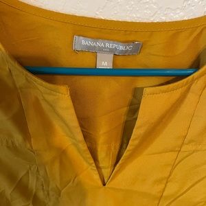 Golden blouse. Banana republic outlet. Size M.